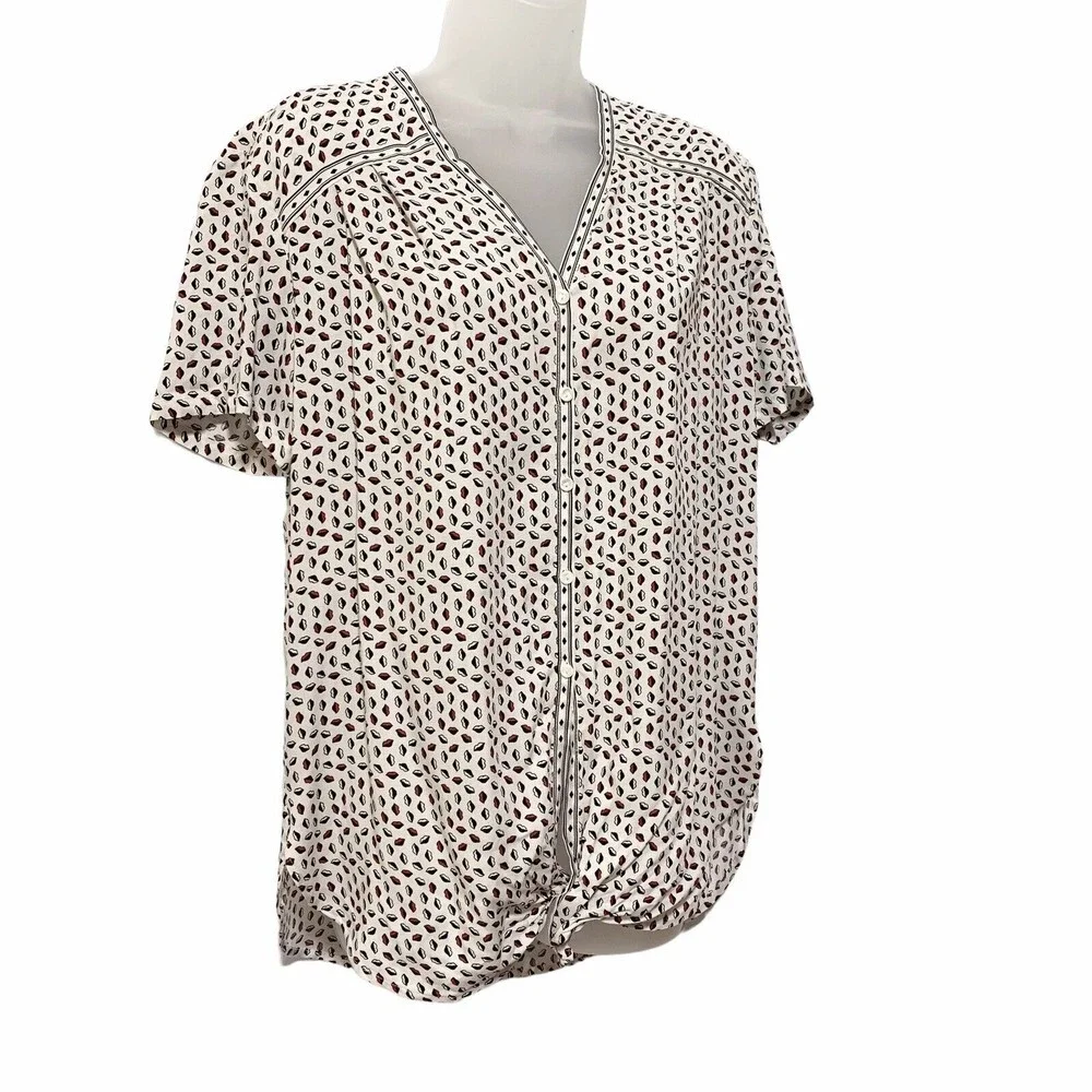 Max Studio White and Black Lip Patterned Blouse - Picture 4 of 12